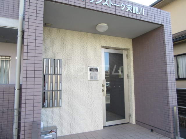 2/4 エントランス