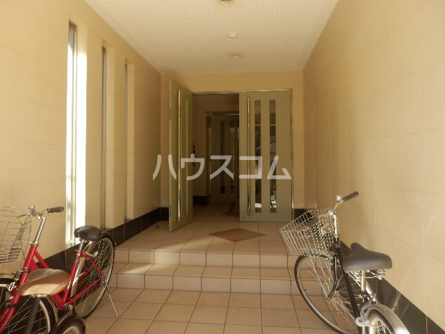 18/25 エントランス