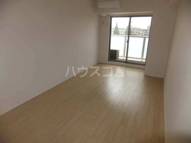 18/25 エントランス