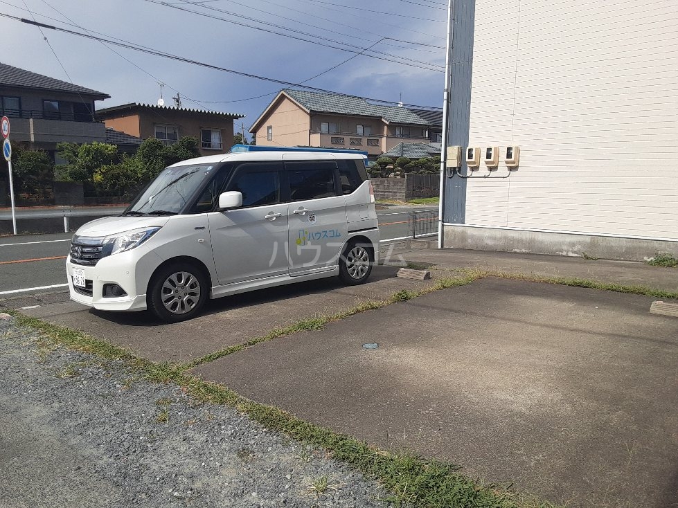 23/30 駐車場