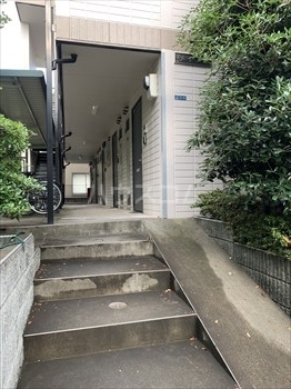 23/25 エントランス