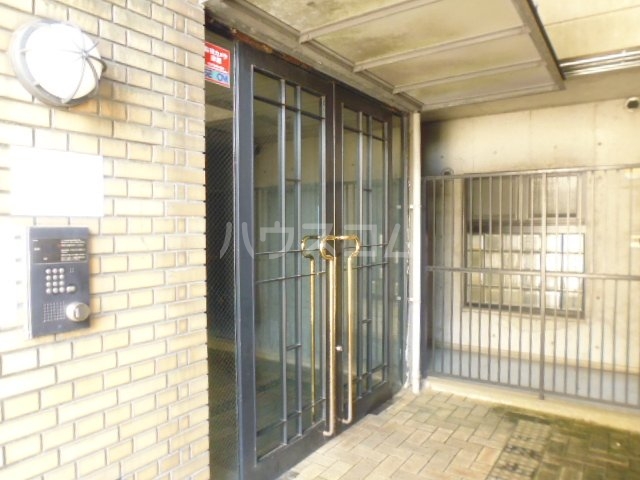 22/30 エントランス