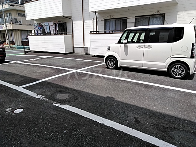 23/30 駐車場