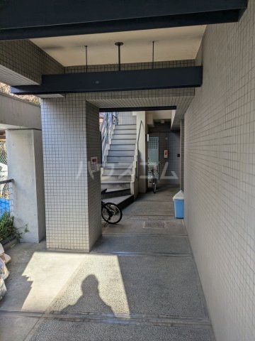 18/23 エントランス