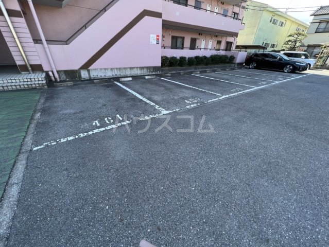25/26 駐車場