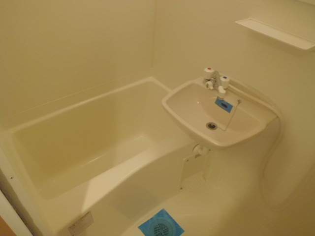 13/30 浴室