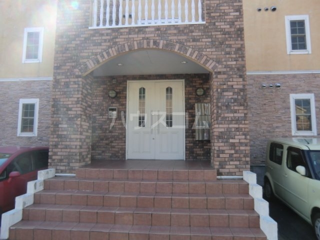 19/30 エントランス