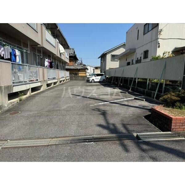 15/15 駐車場