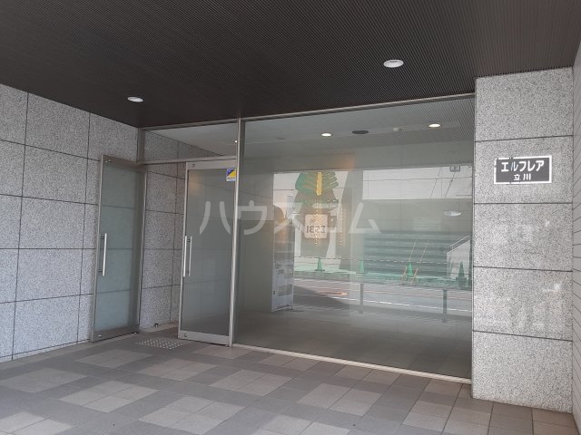 23/30 エントランス