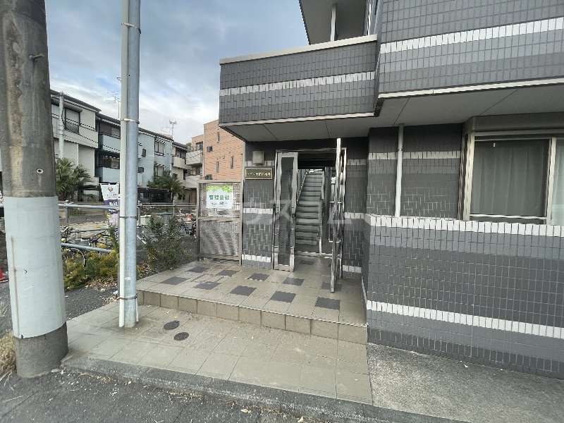 21/23 エントランス