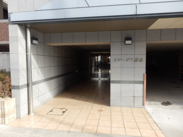 21/30 エントランス