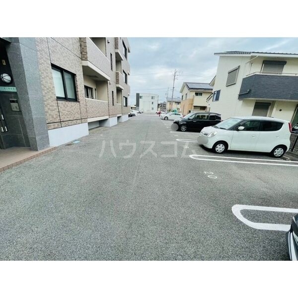 17/18 駐車場