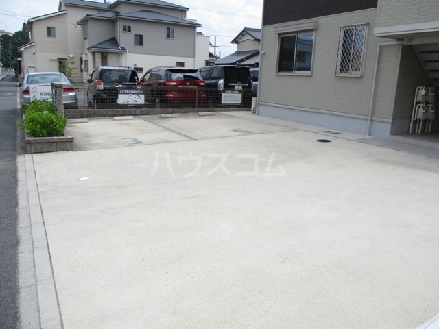20/28 駐車場