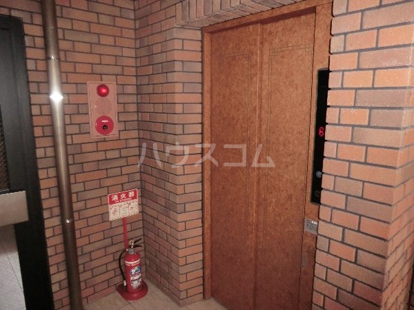 19/20 エントランス