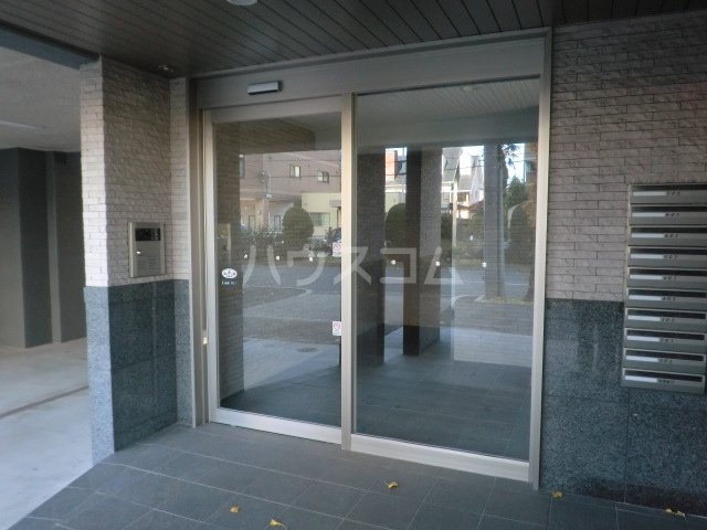 19/27 エントランス