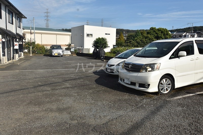 20/29 駐車場