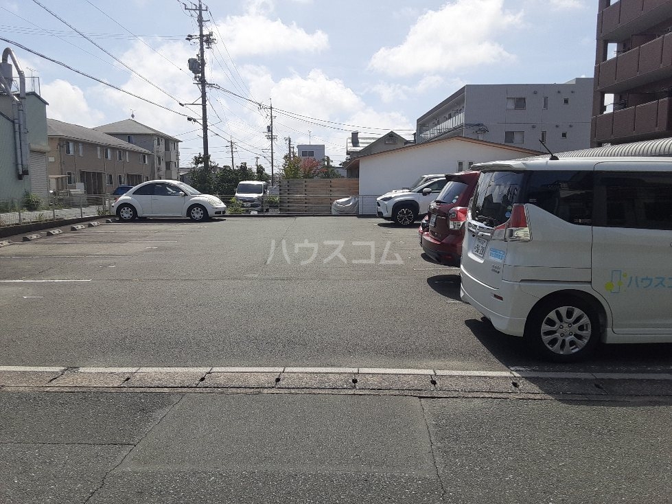 2/3 駐車場