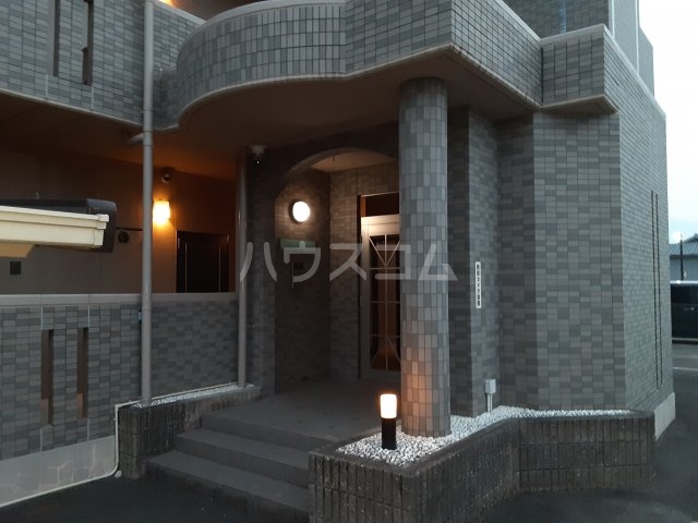 28/30 エントランス