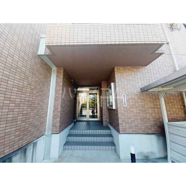 16/18 エントランス