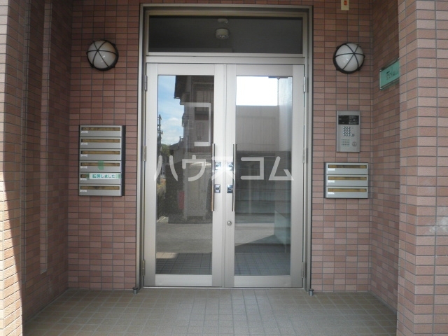 13/18 エントランス