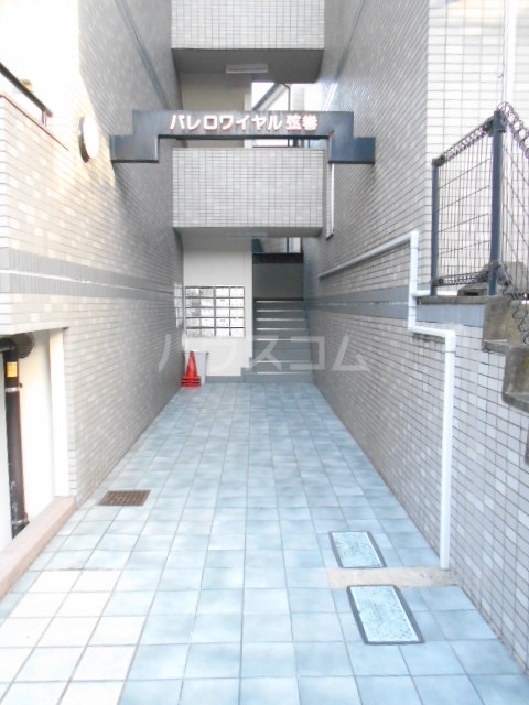 28/30 エントランス