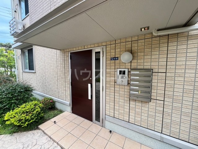 25/30 エントランス