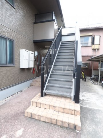 21/30 エントランス