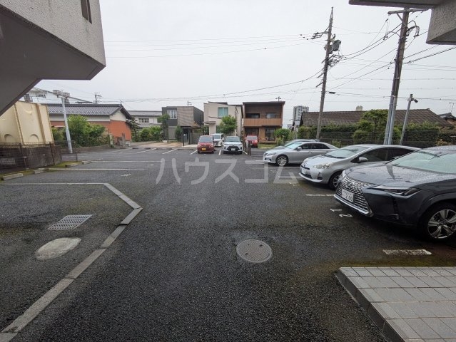 23/30 駐車場