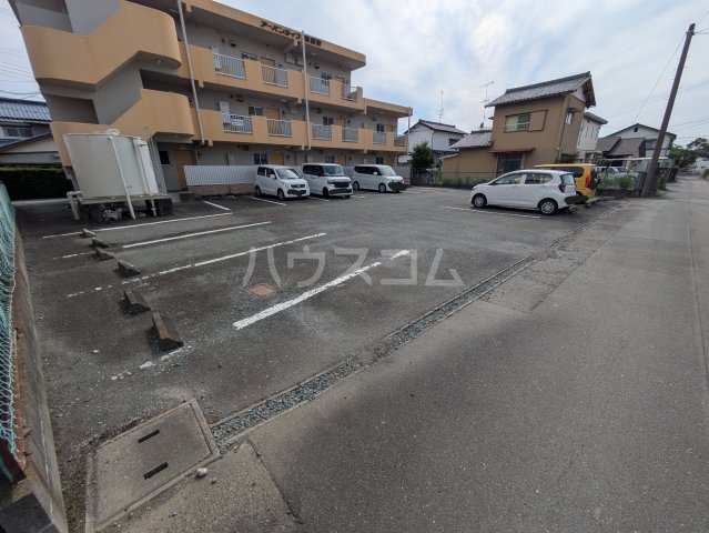 21/28 駐車場