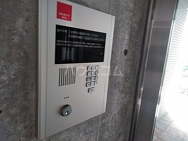 18/26 エントランス