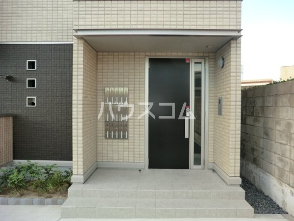 15/23 エントランス