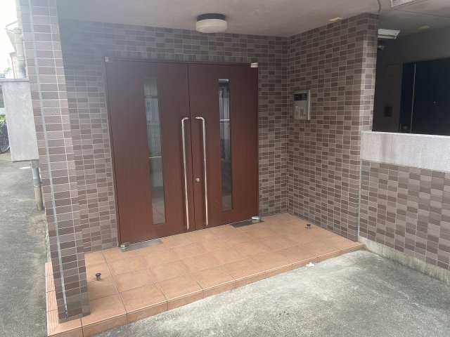 21/28 エントランス