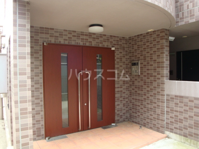 22/28 エントランス