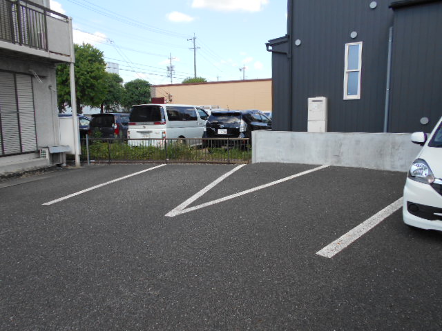 2/5 駐車場