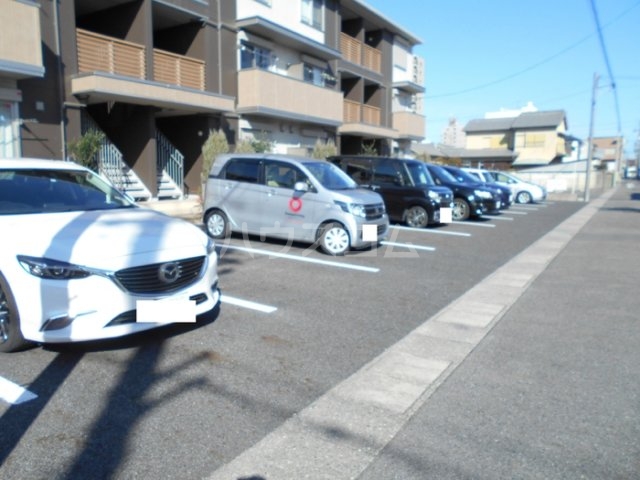 14/23 駐車場