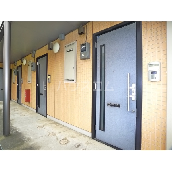 13/13 エントランス