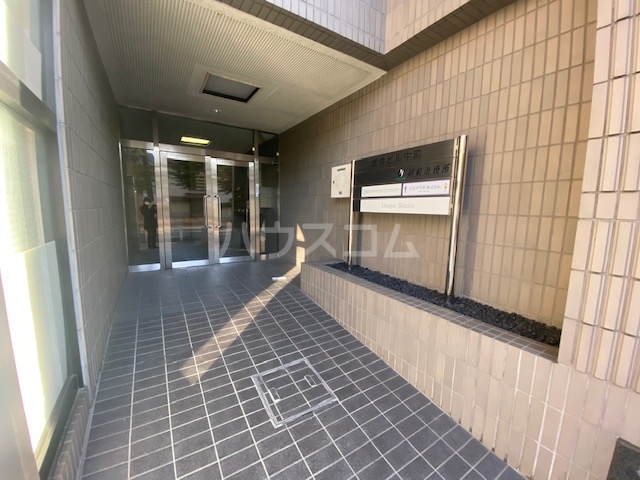 24/30 エントランス