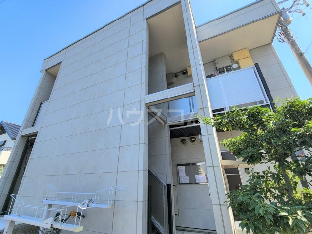 21/30 エントランス