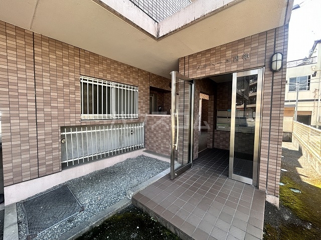 25/29 エントランス