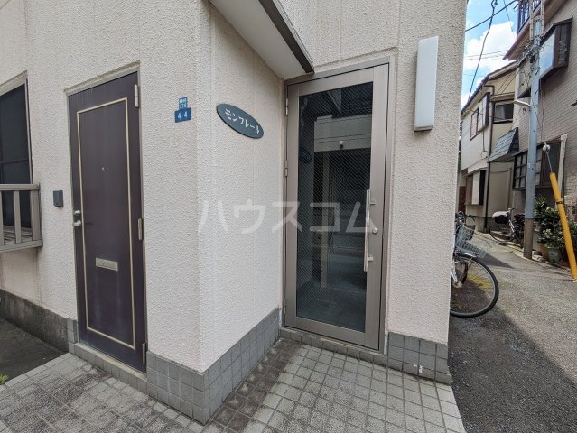 18/28 エントランス