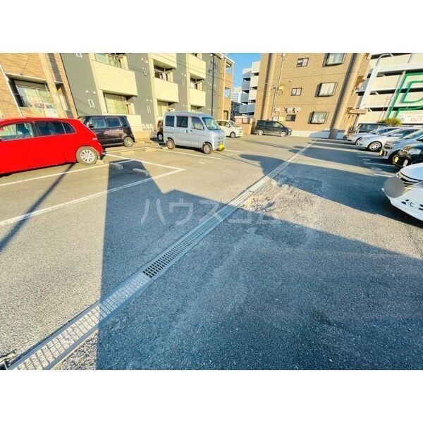 16/18 駐車場