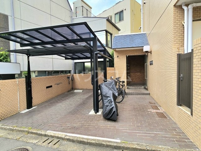 21/30 エントランス