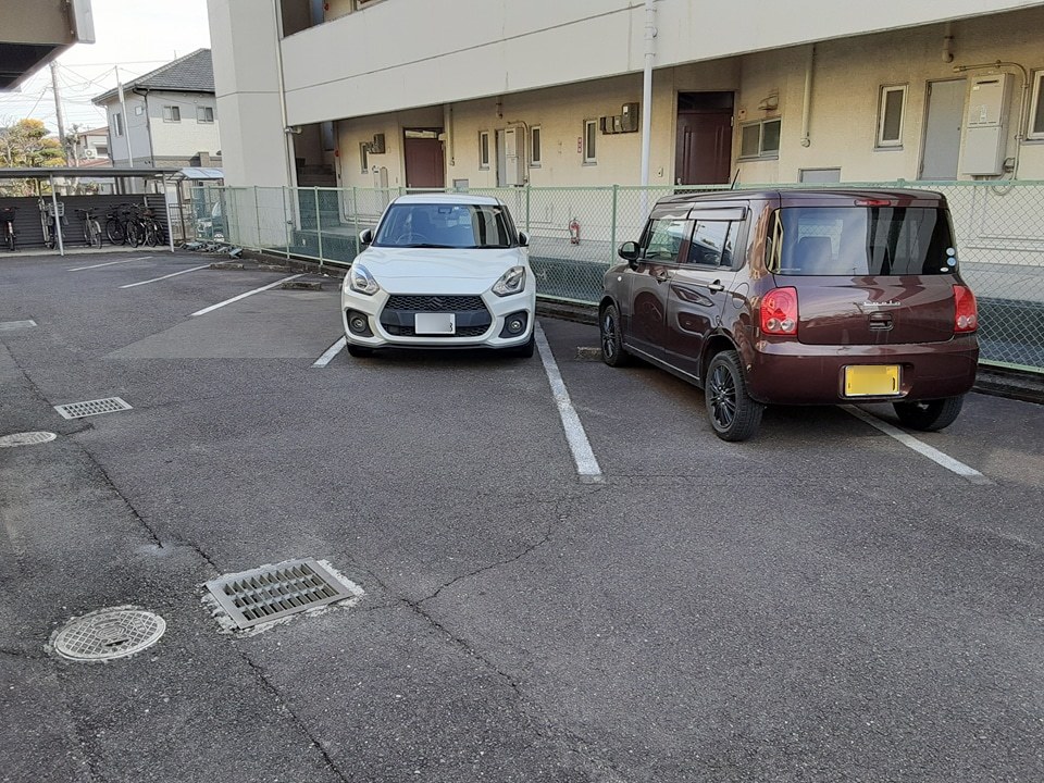 28/30 駐車場