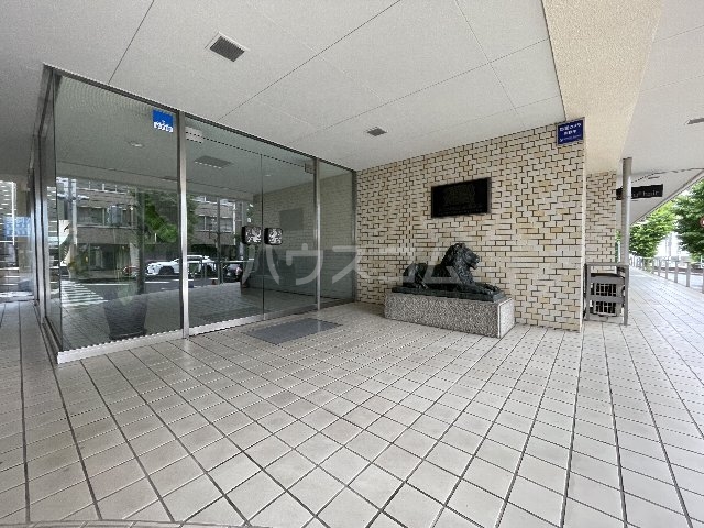 27/30 エントランス