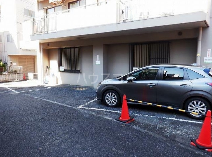 23/27 駐車場