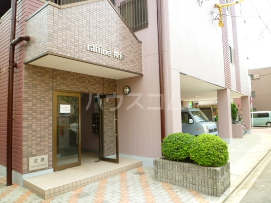 19/27 エントランス