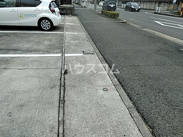 28/30 駐車場