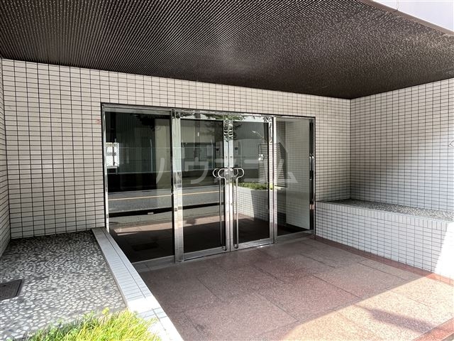 18/28 エントランス