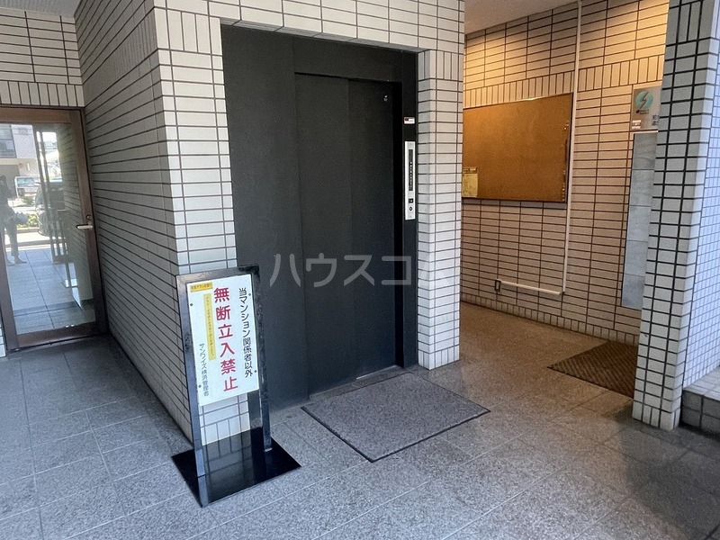 19/25 エントランス