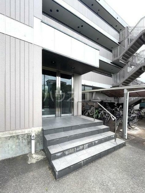 17/18 エントランス